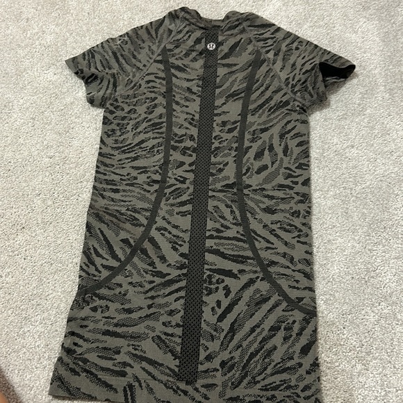 Short sleeve swiftly tech size 2 - Picture 2 of 3